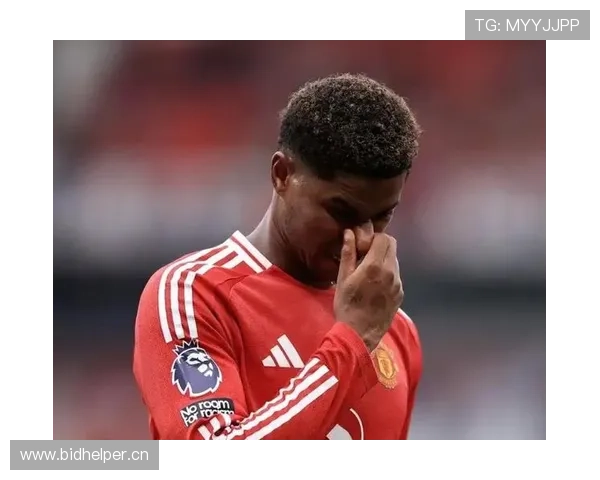 曼联防线失误频繁引发争议，对赛季稳定性形成明显制约