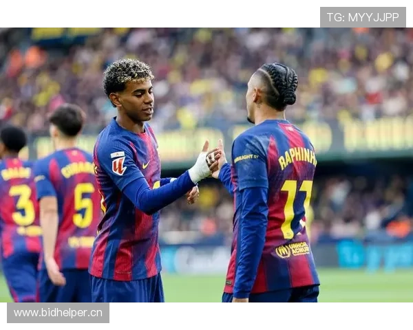 拉菲尼亚 vs 亚马尔:右边锋位置竞争与战术适配差异 拉菲尼亚 vs 亚马尔:右边锋位置竞争与战术适配差异