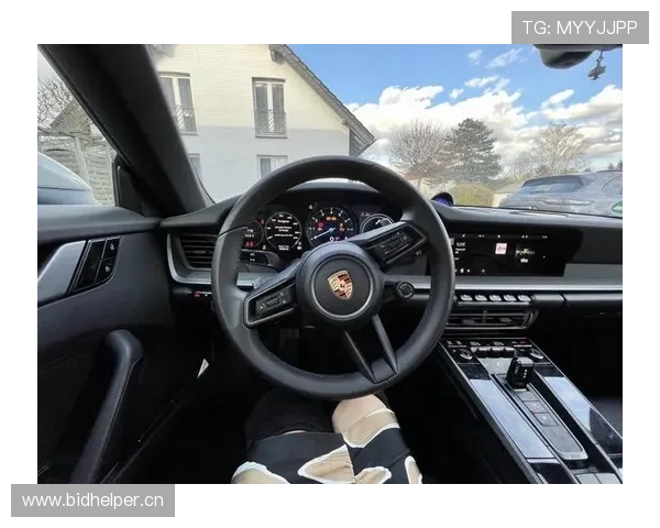 阿萨尔森训练完直接去提了辆保时捷，这自律换来的日子普通人真过不起