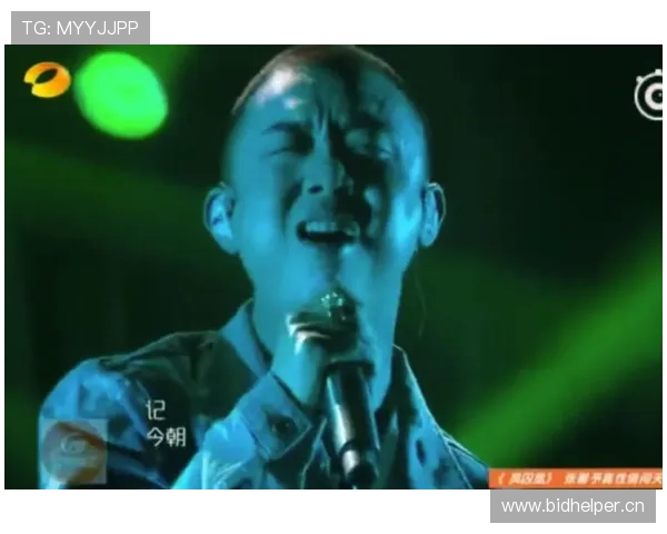 卡瓦尼开跑车去菜市场买菜，这反差让我笑出声