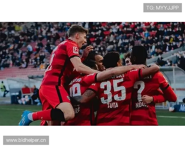 赫鲁斯蒂奇技术特点：中场组织能力突出，传球精准度高，具备良好控球与防守覆盖